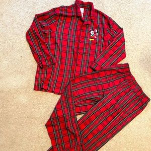 Disney certified men’s Christmas plaid pajamas set. Men’s medium